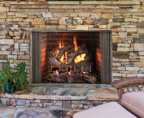 7 Breathtaking Wood Outdoor Fireplace Ideas to Glam Up Your Outdoor Ambiance